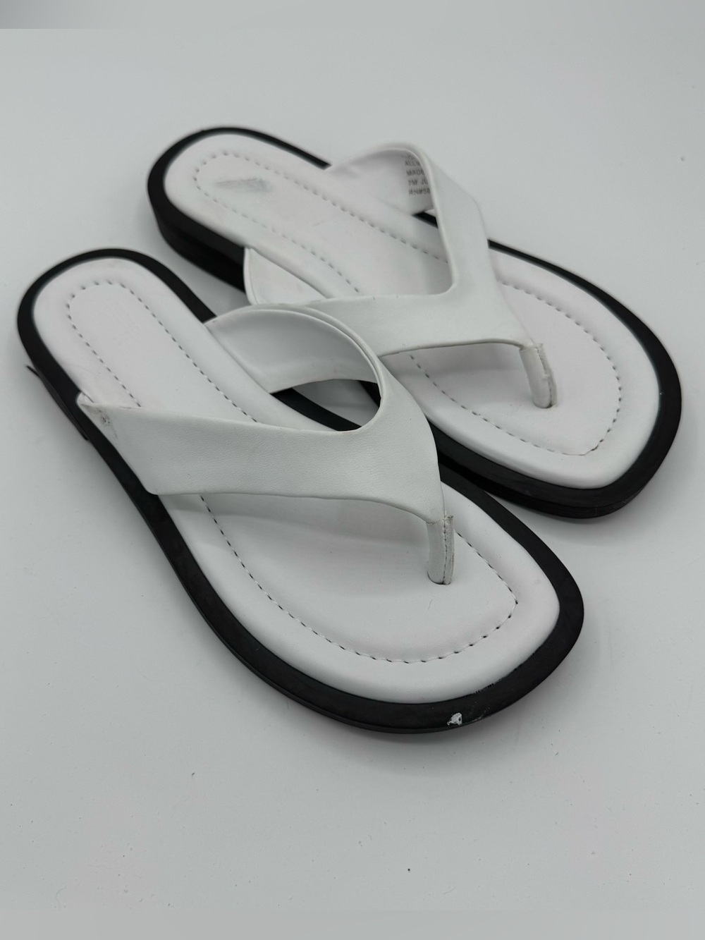 Nordstrom Rack White Coco squared toe Flat Sandal size 7 90’s chic classic